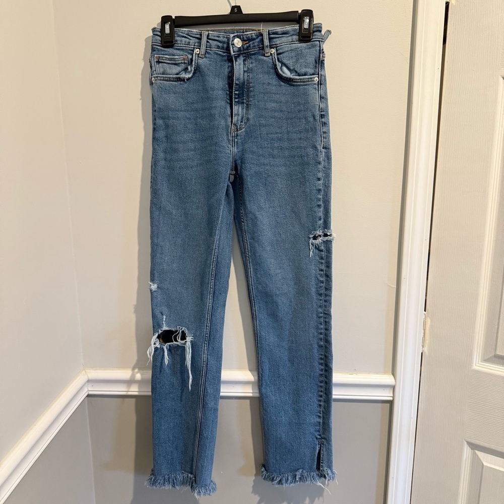Zara high rise full‎ length distressed size 6 bottom open slits straight legs